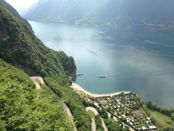 Auf dem Foto ist das Objekt Idroblu Bondone Lago d'Idro in der Stadt Moerna zu sehen.