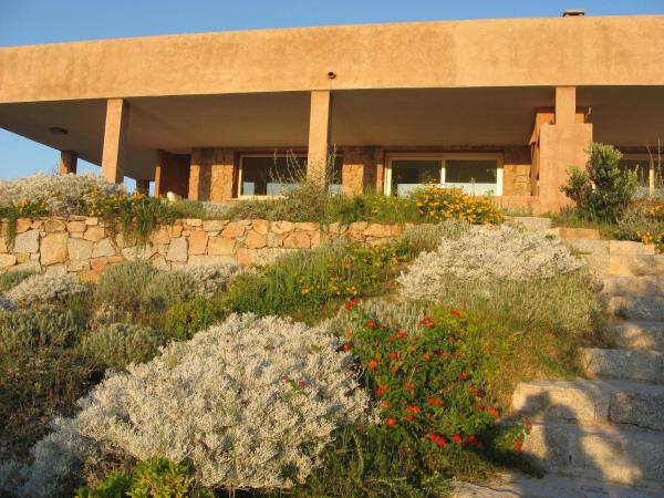 A la foto es mostra l'objecte Villa Baia Santa Reparata situat a la ciutat de Santa Reparata.