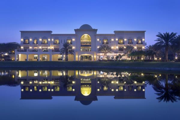Na zdjęciu widoczny jest obiekt Address Montgomerie położony w mieście Dubaj.