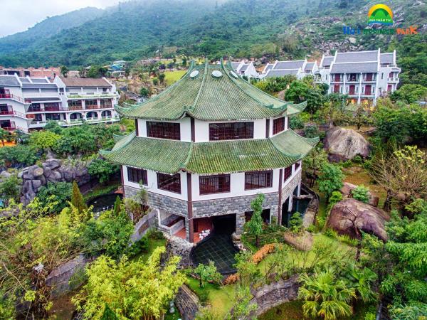 Na fotografii je vidět objekt Ebisu Onsen Resort nacházející se ve městě Ba Na.