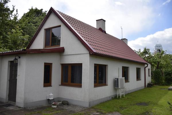 På bilden syns objektet Esplanaadi Villa som ligger i staden Pärnu.