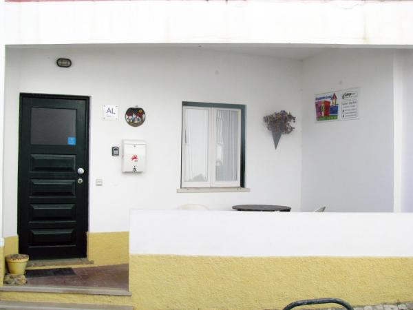 På billedet ses objektet Alojamento Tiago & Jorge Guesthouse beliggende i byen Nazaré.
