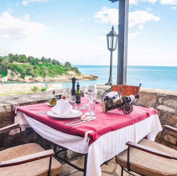 Op de foto is het object Villa Marinero te zien, gelegen in de stad Ulcinj.