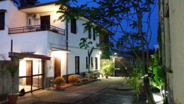 Foto 1: Bed & Breakfast Fontanarossa Airport -Private Parking-
