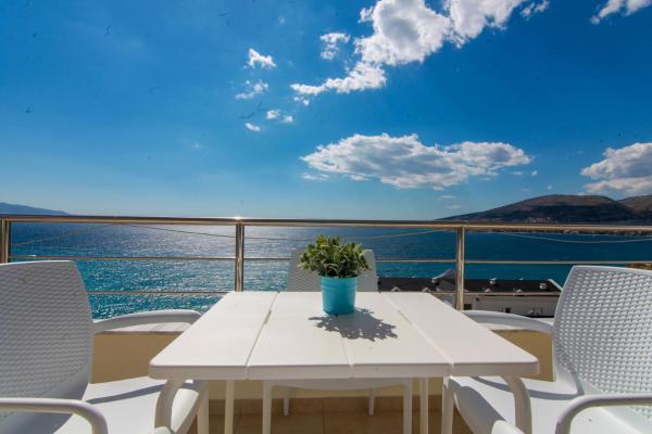 Blue Sea Apartments - 사란더