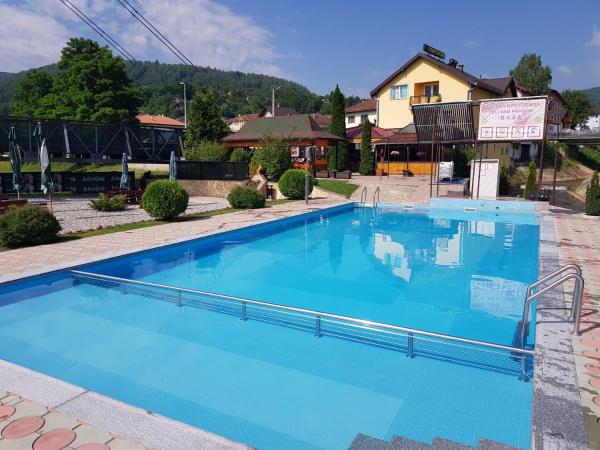 A la foto es mostra l'objecte Pansion Baša situat a la ciutat de Ustikolina.