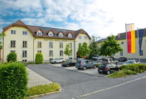 The photo shows the Hotel Restaurant Müllner located in the city of Loipersbach im Burgenland.