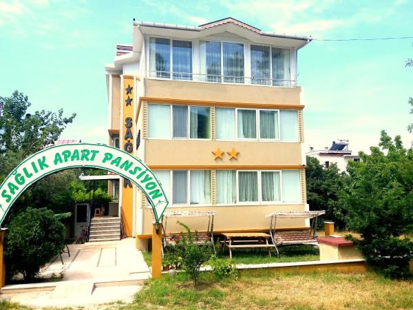 Na zdjęciu widoczny jest obiekt Sağlık Apart Pansiyon położony w mieście Ocaklar.