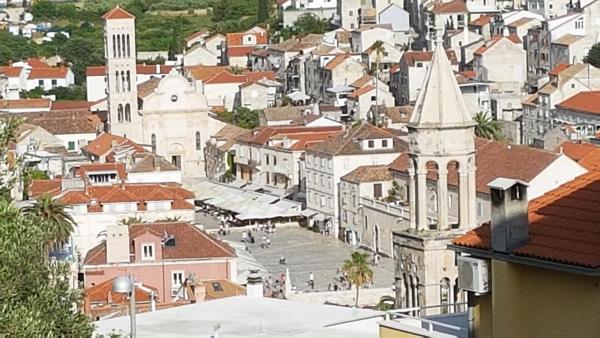 A la foto es mostra l'objecte Apartments Sven situat a la ciutat de Hvar.