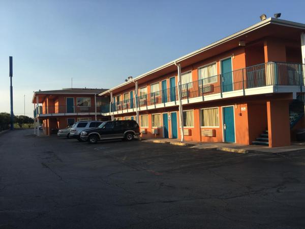 A la foto es mostra l'objecte Relax Inn Forth Worth situat a la ciutat de White Settlement.