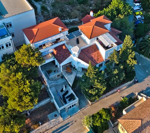 A la foto es mostra l'objecte Castle Štambuk situat a la ciutat de Hvar.