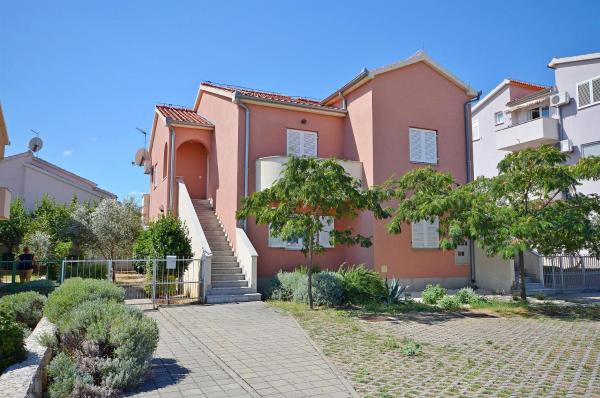 A la foto es mostra l'objecte Apartments Danica situat a la ciutat de Vodice.
