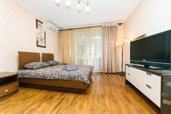 På billedet ses objektet Two-storey apartment near IEC beliggende i byen Kyiv.