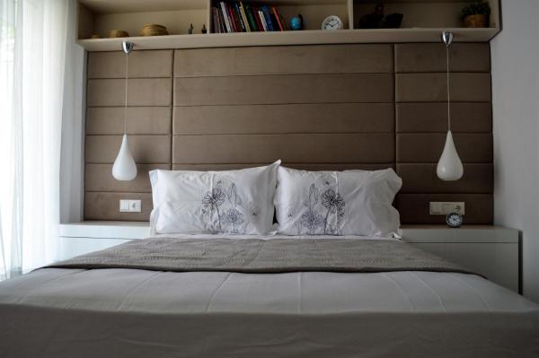 Athens Nest, Ateny