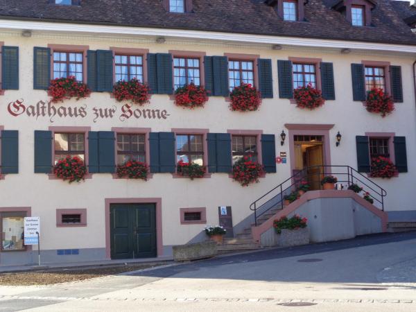 写真にはBreitenbach市にあるGasthaus zur Sonneが写っています。