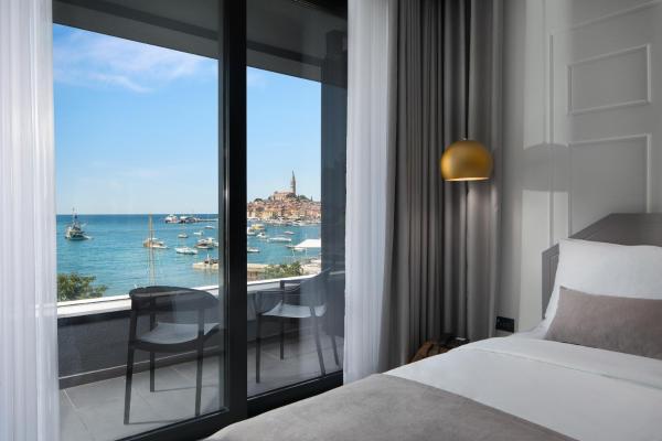 A la foto es mostra l'objecte Hotel Delfin situat a la ciutat de Rovinj.