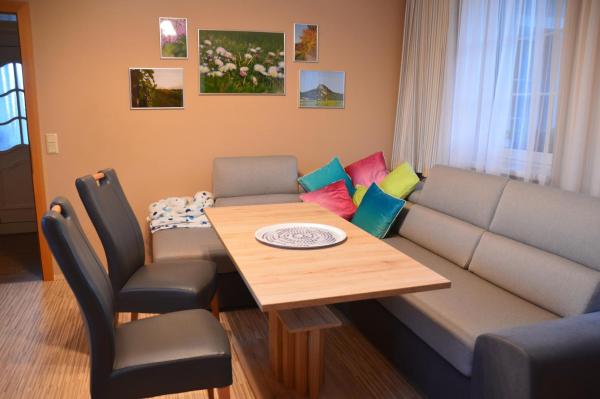 The photo shows the Ferienwohnung Familie Stuhr located in the city of Loosdorf.