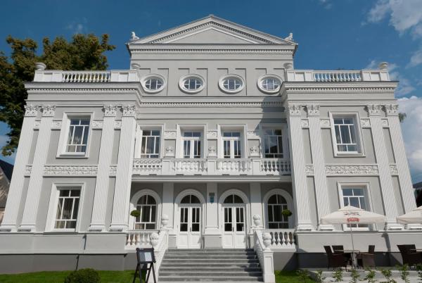 Na zdjęciu widoczny jest obiekt Hotel Willa Hueta położony w mieście Kielce.