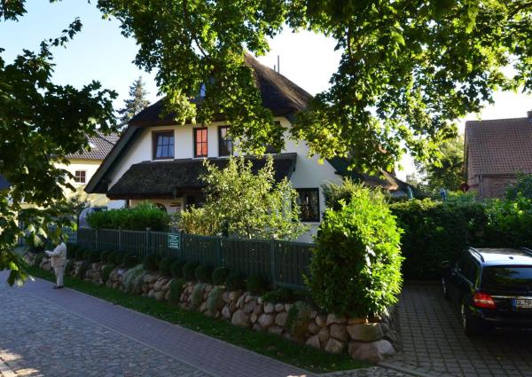 På bilden syns objektet Ferienhaus-Strandflieder-in-Gross-Zicker-Halbinsel-Moenchgut som ligger i staden Groß Zicker.