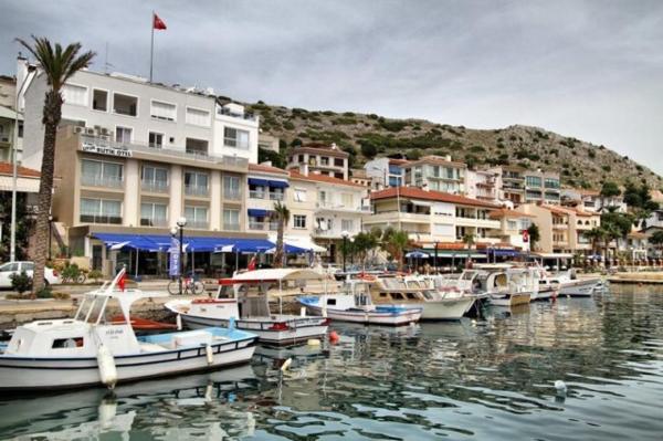 Na fotografii je vidět objekt Ufuk Otel nacházející se ve městě Çeşme.