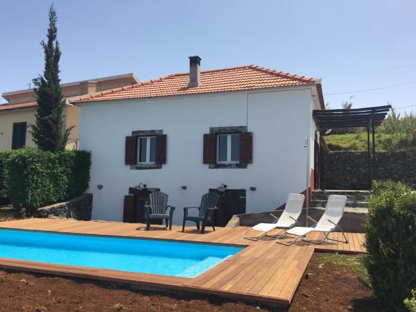 Στη φωτογραφία φαίνεται το αντικείμενο Casa das Marias που βρίσκεται στην πόλη Achadas da Cruz.