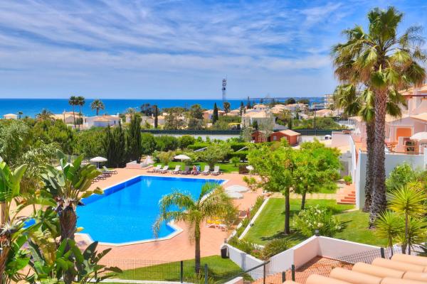 Na fotografii je vidět objekt Moradias Villas Rufino nacházející se ve městě Albufeira.