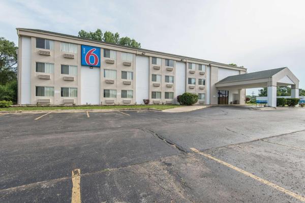 A la foto es mostra l'objecte Motel 6-Lawrence, KS situat a la ciutat de Lawrence.