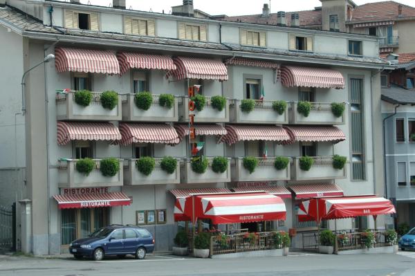 写真にはPinasca 市にあるHotel Valentinoが写っています。