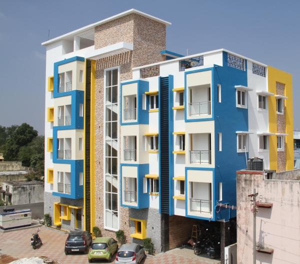 写真にはPudu Chattram市にあるJeyam Residencyが写っています。