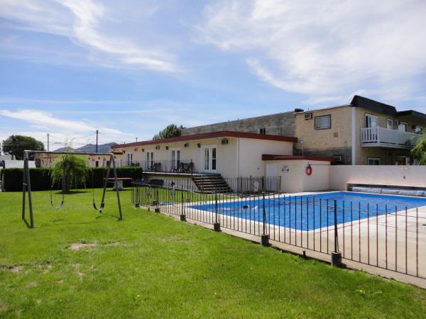 Στη φωτογραφία φαίνεται το αντικείμενο Falcon Resort που βρίσκεται στην πόλη Osoyoos.