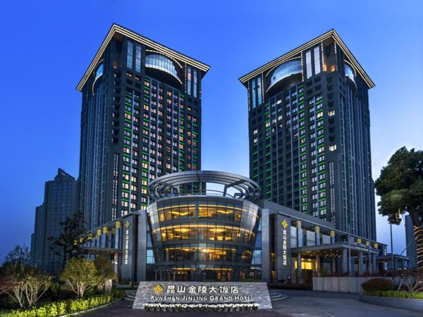 Na zdjęciu widoczny jest obiekt Kunshan Jinling Hotel położony w mieście Penglang.