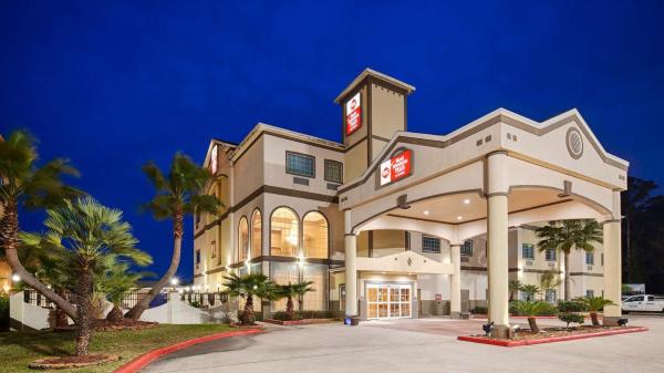 A la foto es mostra l'objecte Best Western Plus New Caney Inn & Suites situat a la ciutat de Porter.