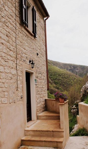 En la foto se muestra el objeto Casa Vacanze L'arco di Fondarca n.16 ubicado en la ciudad de Cardella.