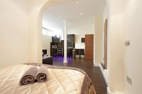 Cumberland Apartments, London