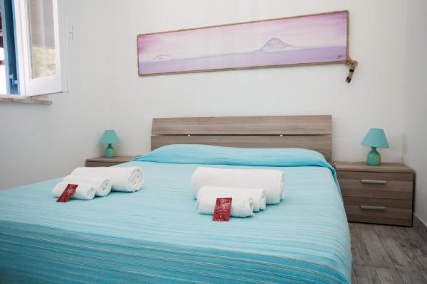 På bildet vises objektet Titina Village Porto som ligger i byen Vulcano.
