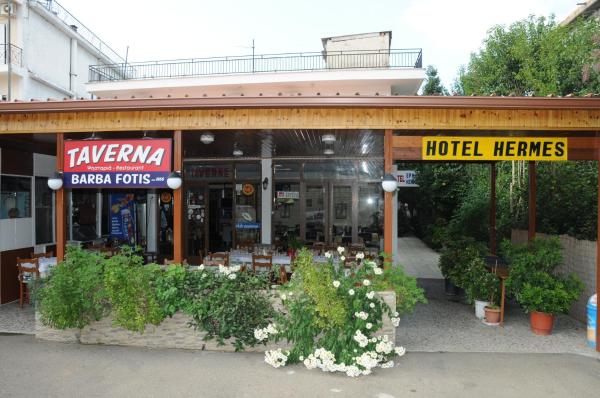 På bildet vises objektet Hotel Hermes som ligger i byen Flókas.