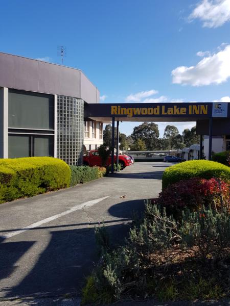 The photo shows the Ringwood Lake Inn located in the city of Ringwood North.