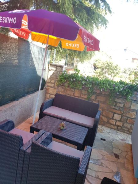A la foto es mostra l'objecte Apartments Ljubic situat a la ciutat de Tar.