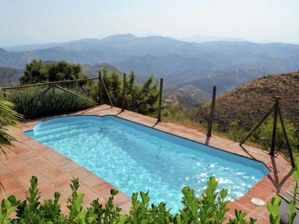 A la foto es mostra l'objecte Andalusian Hillside Retreat situat a la ciutat de Almogía.