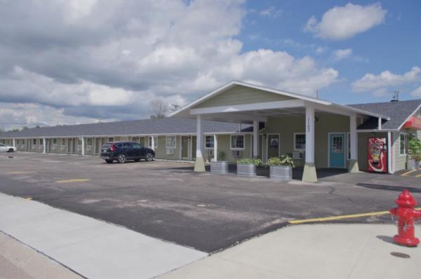 Na fotografii je vidět objekt Economy Inn McCook nacházející se ve městě McCook.