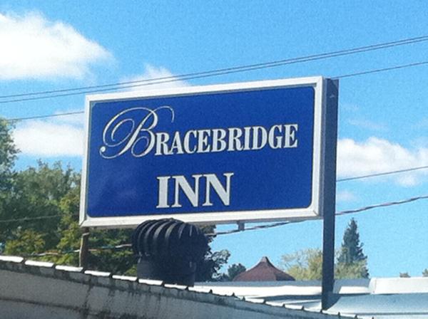 En la foto se muestra el objeto Bracebridge Inn ubicado en la ciudad de Muskoka Falls.