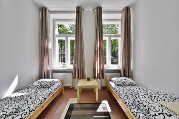 Na fotografii je vidět objekt Laisves Avenue Hostel