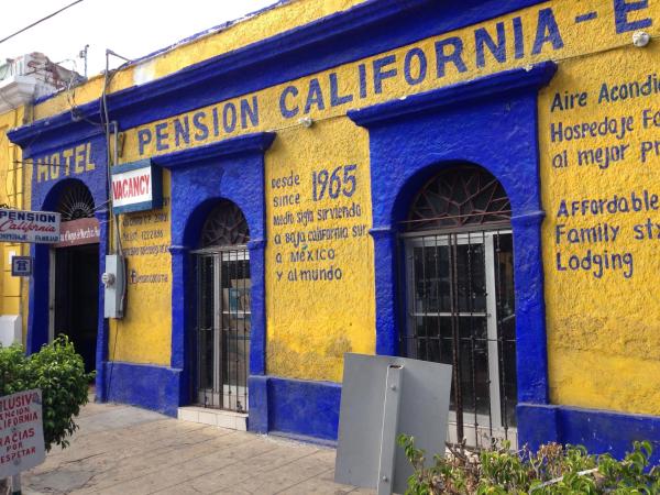 A la foto es mostra l'objecte Pension California situat a la ciutat de La Paz.
