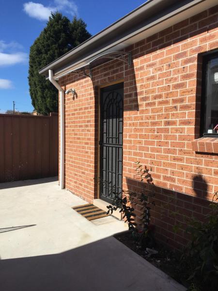 A la foto es mostra l'objecte Grannyflat situat a la ciutat de Bankstown.