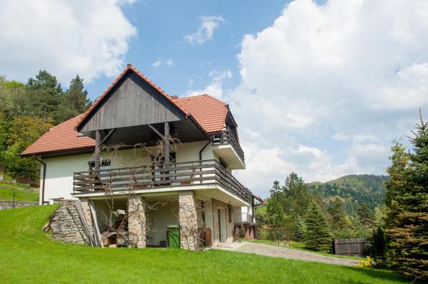 Na zdjęciu widoczny jest obiekt Klimkówka 96 - Dom w górach nad jeziorem położony w mieście Kunkowa.