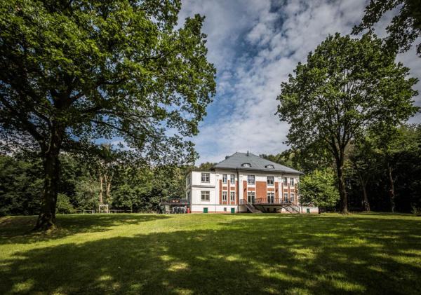 A la foto es mostra l'objecte Vila Na Landeku situat a la ciutat de Ostrava.