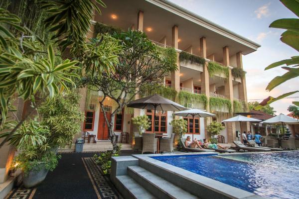 A la foto es mostra l'objecte Pondok Anyar Inn Kuta situat a la ciutat de Kuta.