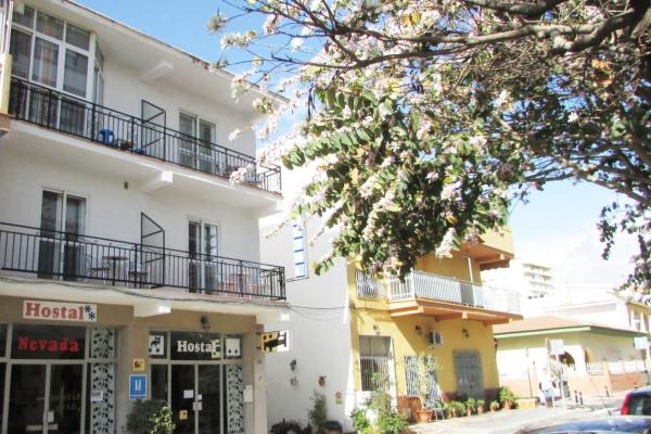 På bildet vises objektet Hostal Nevada som ligger i byen Fuengirola.