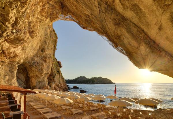 A la foto es mostra l'objecte UNA Hotels Capotaormina situat a la ciutat de Taormina.