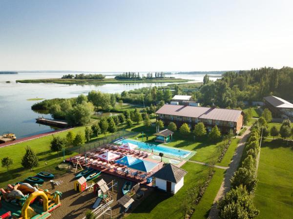 На фото показан объект Bereg holiday park, расположенный в городе Mohyliv.